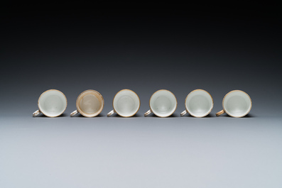 Service &agrave; th&eacute; de 14 pi&egrave;ces en porcelaine de Paris &agrave; d&eacute;cor d'angelots, marque de Nast, 19&egrave;me