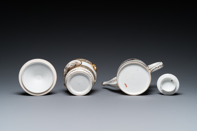 Service &agrave; th&eacute; de 14 pi&egrave;ces en porcelaine de Paris &agrave; d&eacute;cor d'angelots, marque de Nast, 19&egrave;me
