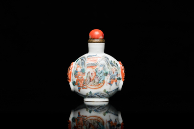 Tabati&egrave;re en porcelaine de Chine famille rose, marque de Qianlong, 19&egrave;me