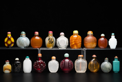 19 Chinese glass snuff bottles, 19/20th C.