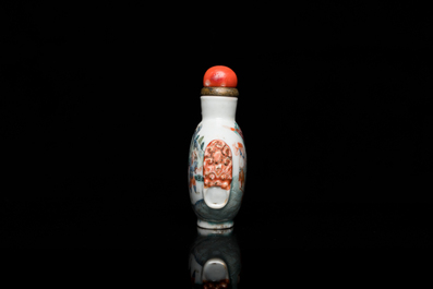 A Chinese famille rose snuff bottle, Qianlong mark, 19th C.