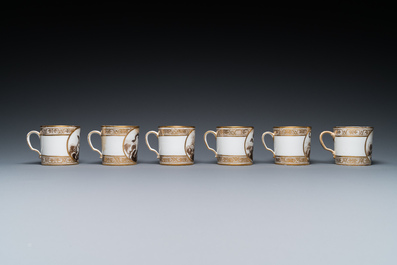 Service &agrave; th&eacute; de 14 pi&egrave;ces en porcelaine de Paris &agrave; d&eacute;cor d'angelots, marque de Nast, 19&egrave;me