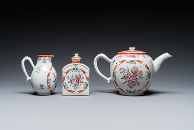 Service &agrave; th&eacute; de 20 pi&egrave;ces en porcelaine de Chine famille rose &agrave; d&eacute;cor floral, Qianlong