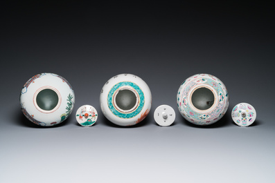 Three Chinese famille rose and verte jars with covers, 19/20th C.