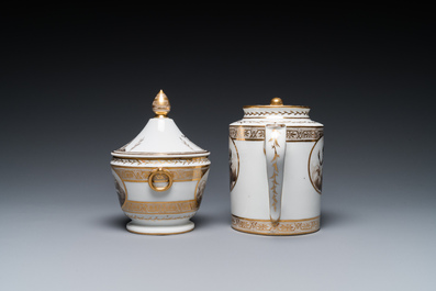 Service &agrave; th&eacute; de 14 pi&egrave;ces en porcelaine de Paris &agrave; d&eacute;cor d'angelots, marque de Nast, 19&egrave;me