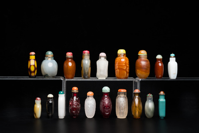 19 Chinese glass snuff bottles, 19/20th C.