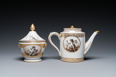 Service &agrave; th&eacute; de 14 pi&egrave;ces en porcelaine de Paris &agrave; d&eacute;cor d'angelots, marque de Nast, 19&egrave;me