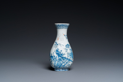 A Chinese blue and white-enamelled 'pheasants' vase, 19/20th C.