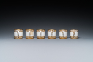 Service &agrave; th&eacute; de 14 pi&egrave;ces en porcelaine de Paris &agrave; d&eacute;cor d'angelots, marque de Nast, 19&egrave;me