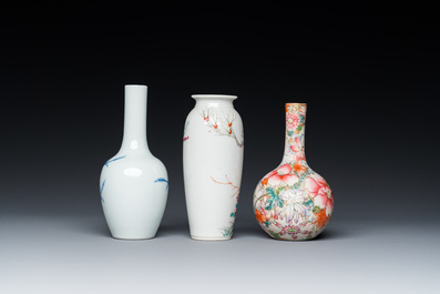 Trois vases en porcelaine de Chine famille rose et en bleu, blanc et rouge de cuivre, 19/20&egrave;me