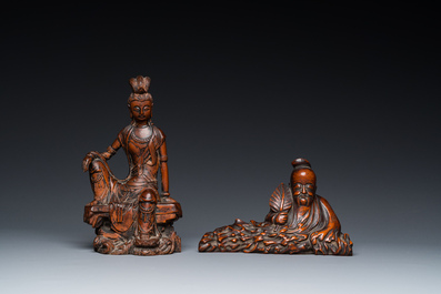 Twee Chinese houten sculpturen van Guanyin en Tudigong, Qing