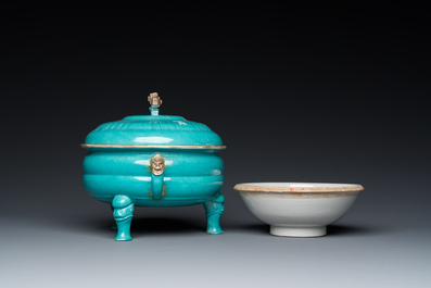 Een Chinese turquoise-geglazuurde dekselkom, 19e eeuw