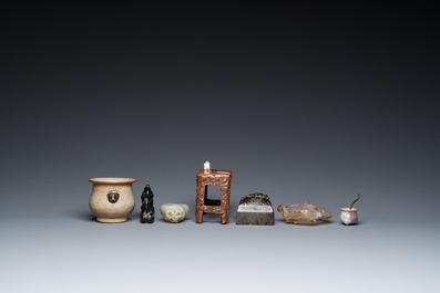 Seven Chinese scholar's objects in porcelain and hardstone, 19/20th C.