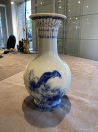 Vase 'Wang Bu' en porcelaine de Chine en bleu et blanc, marque de Yongzheng, 20&egrave;me