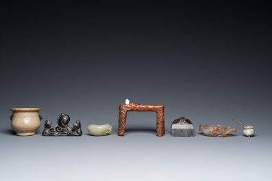 Seven Chinese scholar's objects in porcelain and hardstone, 19/20th C.