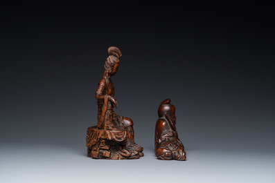 Twee Chinese houten sculpturen van Guanyin en Tudigong, Qing