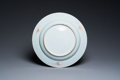 Un plat et deux coupes en forme de lotus en porcelaine de Chine famille rose, Qianlong
