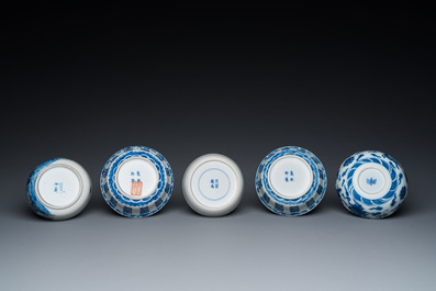 Five Chinese blue and white bowls, 19/20th C.