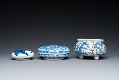 Two Chinese blue and white seal paste boxes and a tripod censer, 19/20th C.