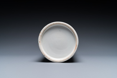 Porte-chapeau en porcelaine de Chine qianjiang cai, sign&eacute; Liu Hongxiang 劉宏祥, 19/20&egrave;me