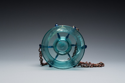 Lampe de mosqu&eacute;e en verre bleu clair, la Syrie ou la Perse, 10&egrave;me