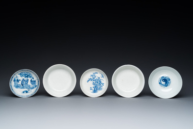 Five Chinese blue and white bowls, 19/20th C.