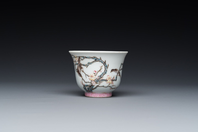 A fine Chinese famille rose cup, Qing Shen Xuan 清慎軒 mark, 19th C.