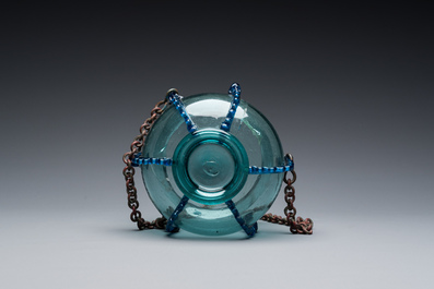 Lampe de mosqu&eacute;e en verre bleu clair, la Syrie ou la Perse, 10&egrave;me