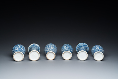 Een Chinees blauw-wit kaststel van zes vazen met floraal decor, Kangxi