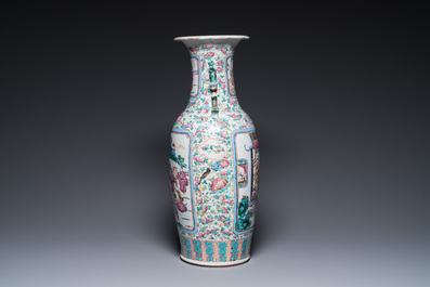 Une jardini&egrave;re et un vase en porcelaine de Chine famille rose, 19&egrave;me