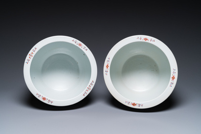 A Chinese famille rose 'hu' vase and a pair of fish bowls, 20th C.