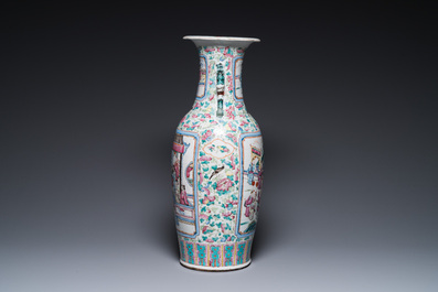 Une jardini&egrave;re et un vase en porcelaine de Chine famille rose, 19&egrave;me