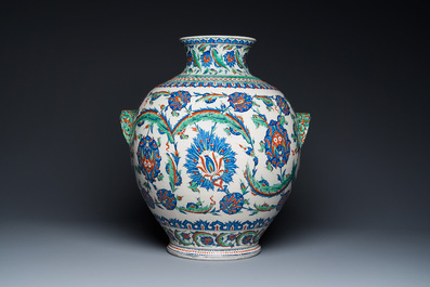 An exceptionally fine large Iznik-style vase, Cantagalli, Italy, 19th C.