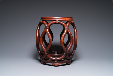 A Chinese huali box and cover, a burl wood-topped stand, a table screen mirror and a pair of Buddhist lions,  19/20th C.