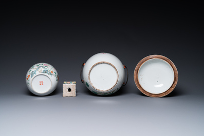 Four Chinese famille rose wares and three with coral-red-ground, 19/20th C.