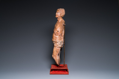 Een Duitse houten sculptuur van Sint-Sebastiaan, 16e eeuw