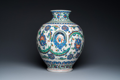 An exceptionally fine large Iznik-style vase, Cantagalli, Italy, 19th C.
