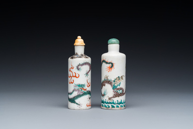 Two Chinese famille verte 'dragons' snuff bottles, 19th C.