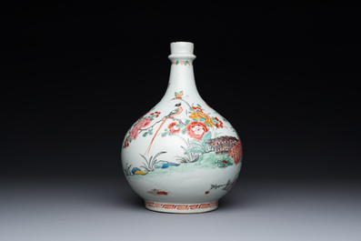 A Dutch-decorated Japanese Arita bottle with Kakiemon-style decoration, Edo, 17/18th C.
