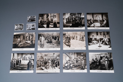 Les archives du film 'La Grande Muraille' compos&eacute;es de bobines, de photos, d'une affiche et de documentation, dat&eacute;es 1957