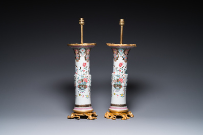 Paire de vases en porcelaine de Chine famille rose mont&eacute;s en lampes en bronze dor&eacute;, Yongzheng