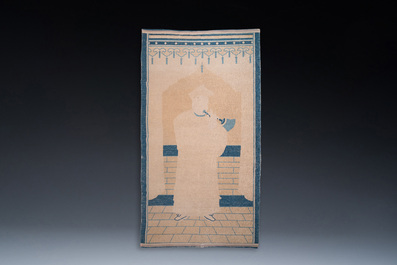 Een Chinees Ningxia tapijt met decor van een mandarijnse hoogwaardigheidsbekleder, 19e eeuw