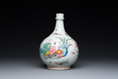 A Dutch-decorated Japanese Arita bottle with Kakiemon-style decoration, Edo, 17/18th C.