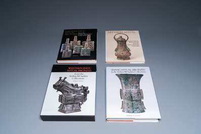 Belle collection d'ouvrages de r&eacute;f&eacute;rence et de catalogues de marchands sur les bronzes chinois