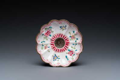 A Chinese Canton enamel spittoon, Yongzheng/Qianlong