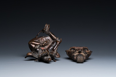 Een Chinese bronzen figuur van Wenchang Wang en een Tara in koperlegering, Ming en 19/20e eeuw