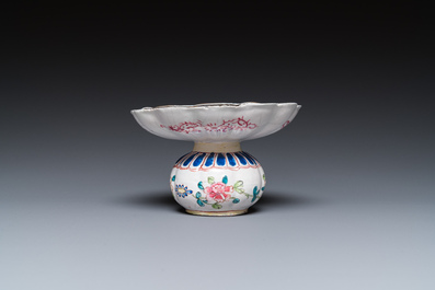 A Chinese Canton enamel spittoon, Yongzheng/Qianlong