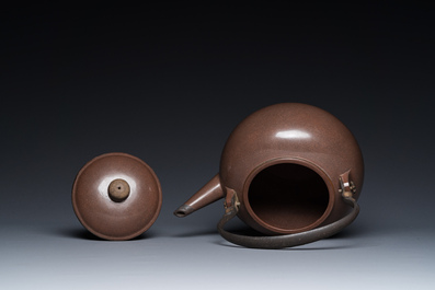 A Chinese polished Yixing stoneware teapot and cover for the Thai market, Li Xing 利興 mark, 19th C.