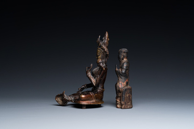 Une sculpture de Wenchang Wang en bronze et une Tara en alliage de cuivre, Chine, Ming et 19/20&egrave;me