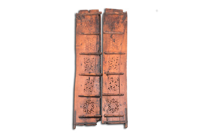 Een paar opengewerkte houten deuren met geometrische motieven, Noord-Afrika, 19e eeuw